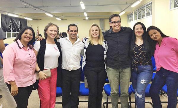 Dayana Franco participa da campanha de prevenção ao cancêr de mama realizado pela ETEc de Rio Grande da Serra