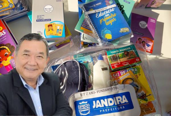Prefeito Dr. Sato entrega materiais e uniformes escolares para o ano letivo de 2024
