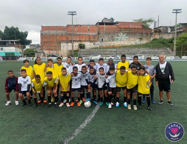 Projeto Meninos de Ouro do Instituto Karan trabalha o esporte como  incentivo a promoção do bem estar e crescimento individual