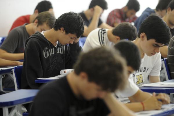 Prefeito Rogério Franco abre o 3º polo do Cursinho Pré-Vestibular e vai atender os mais de 1000 inscritos