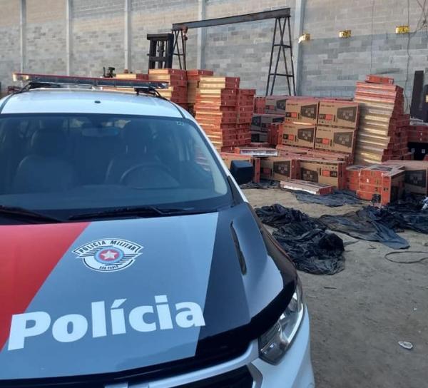  Polícia Militar recupera mais de 1300 televisores em Várzea Paulista que foram roubados no dia anterior na Rodovia Anhanguera