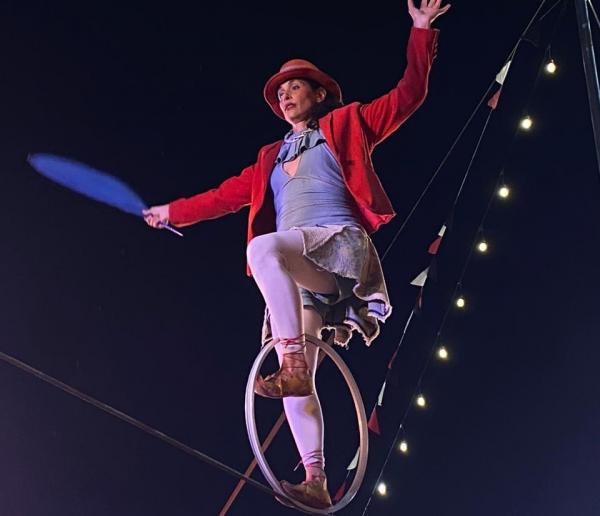 Espetáculo de circo “Casaco Vermelho” faz apresentações gratuitas na semana do feriado de 03 a 07 de junho em SP