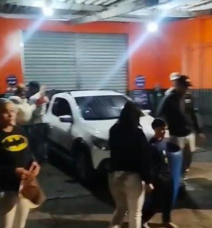 Confusão em pizzaria termina com guarda municipal ferido e várias pessoas conduzidas à delegacia em Cotia