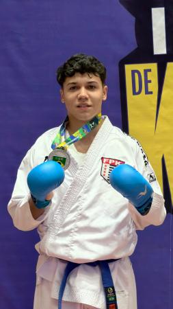 Atleta de Cotia conquista vaga na Final do Campeonato Brasileiro de Karatê