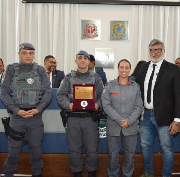 Alexandre Frota concede Medalha Mérito Legislativo a integrantes das forças de segurança e à diretora do PSI em Cotia