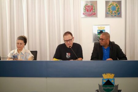 Palestra em Cotia alerta para impactos do vício em jogos e bets