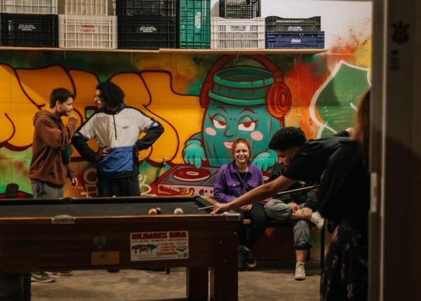 Discotecagem, drinks, cervejas e campeonato de bilhar na Cervejaria Central Barra Funda