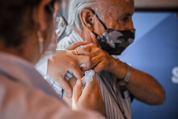 Dia 12/03 tem aplicação da 2ª dose da vacina contra Covid-19 para idosos de 85 anos acima e trabalhadores da saúde