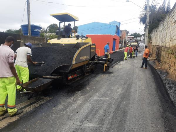 Ruas da região central de Cotia recebem melhorias na pavimentação