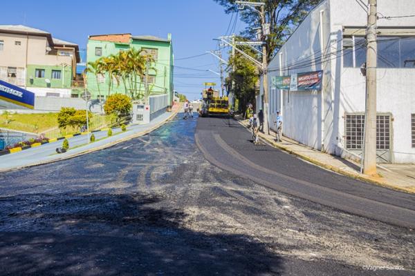 Asfalto Novo está em andamento no Granja Carolina