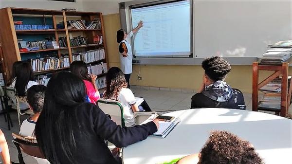 Recursos tecnológicos aumentam produção de textos e pesquisas na escola Ivany Maria Paes