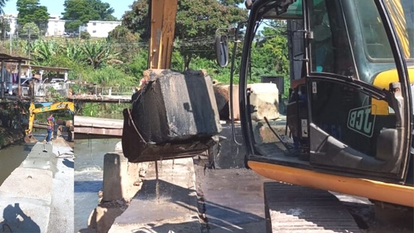 Secretaria de Obras realiza manutenção das barreiras de concretos da margem do Rio Barueri-Mirim 