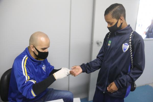  Barueri Esporte Forte realiza testagem quinzenal de Covid-19 em atletas de competição