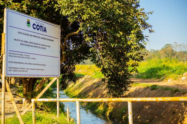Em andamento a duplicação da ponte no bairro Jardim Rosemary em Cotia