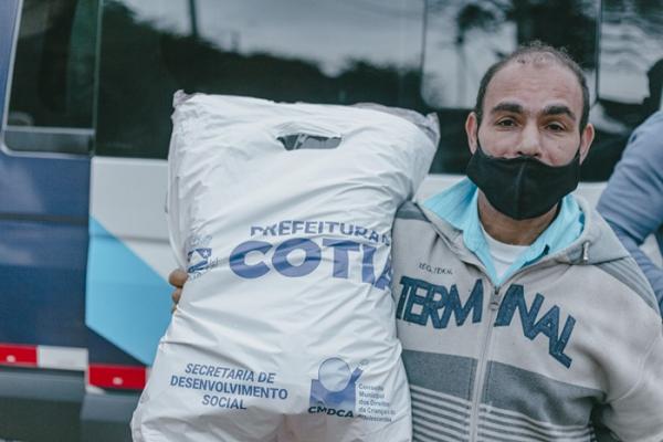 Prefeitura de Cotia inicia Campanha do Agasalho e entrega de cobertores para famílias carentes e atendidos por entidades conveniadas