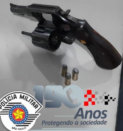 Polícia Militar apreende um adolescente por porte ilegal de arma em Jandira