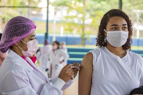 Saúde alerta sobre a necessidade das duas doses da vacina contra a Covid e a dose adicional para habilitados