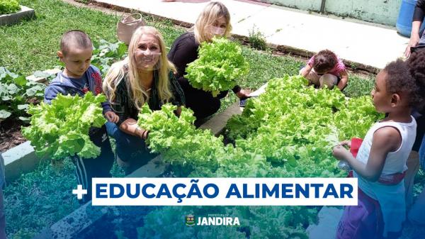 Educação de Jandira realiza primeira colheita em nova horta comunitária