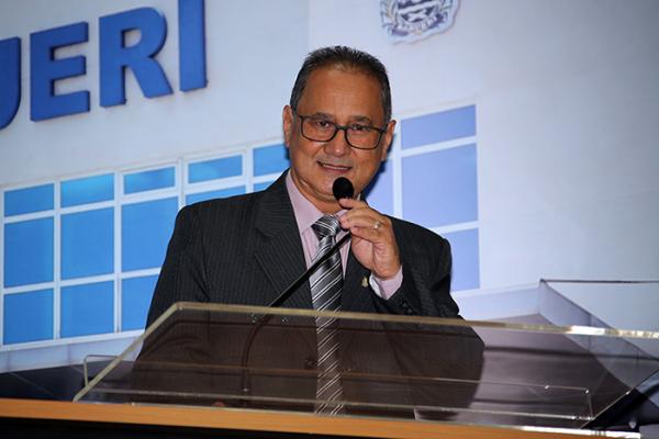 Carlinhos do Açougue sugere programa de alfabetização de idosos