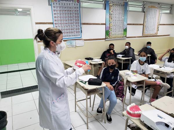Barueri: Parceria com a Saúde possibilita intervenção odontológica nas escolas da rede