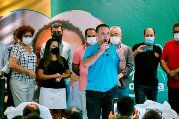 Prefeito Rogério Franco e Mara Franco entregam kits do Programa Mãe Cotiana e atinge a marca de 1750 gestantes contempladas