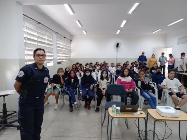 Projeto Guardiã Maria da Penha é tema de palestras nas escolas da rede    