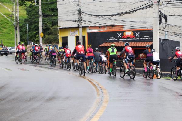 Passeio Ciclístico em Cotia arrecada agasalhos e alimentos para pessoas em situação de rua