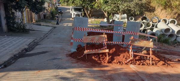 Secretaria de Obras implanta sarjetões e obras de drenagem no Jd. Japão