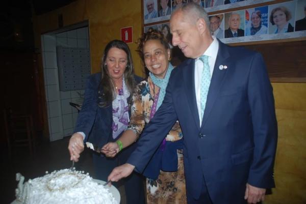 Rotary Granja Viana empossa nova presidente, comemora 30 anos e inaugura Galeria de Presidentes