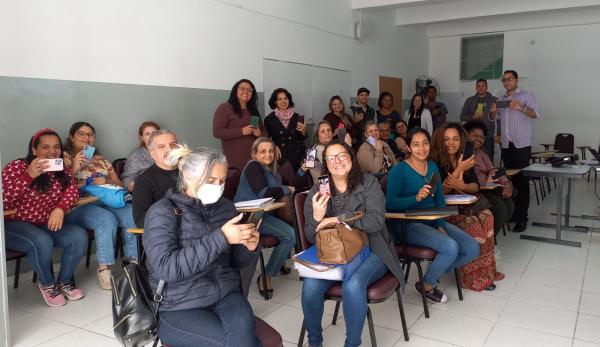 Secretaria de Educação de Jandira realiza capacitação sobre comunicação visual
