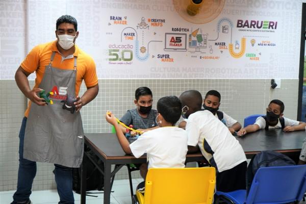 Professores de Barueri se preparam para aprimorar os conteúdos de 2023 do Projeto Sala Maker