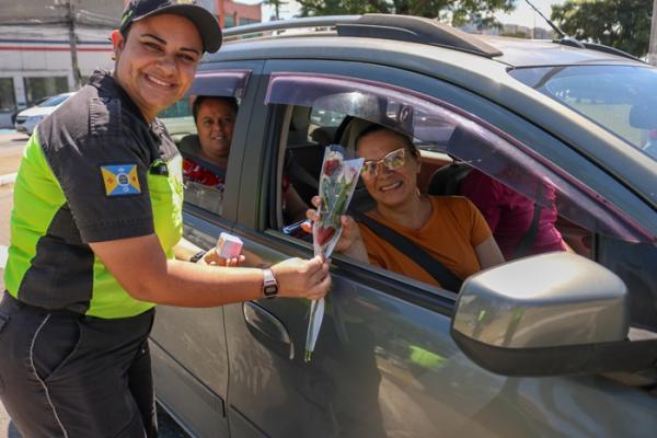Semurb e CCR Via Oeste fazem ação no Dia Internacional da Mulher