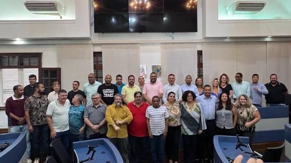 Marcinho Prates e Sérgio Folha recebem jornalistas para homenagem  na Câmara Municipal de Cotia