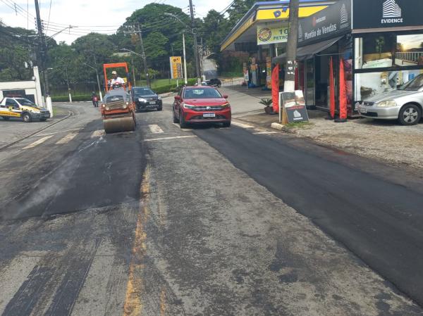  Estrada Fernando Nobre recebe os trabalhos da operação tapa-buracos