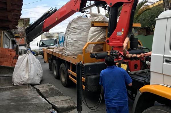Câmara Municipal de Barueri estende serviço de coleta de entulho a apartamentos populares