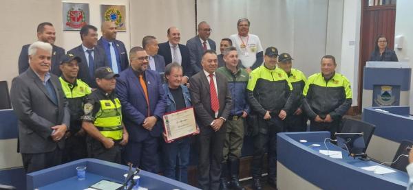 Câmara Municipal de Cotia concede Titulo de Cidadão ao Diretor de Trânsito Sr. Ivanoi