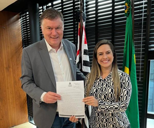 Profª Camila Godói se reúne com Secretário de Estado em busca de Centro de Referência para Pessoas com Deficiência em Itapevi