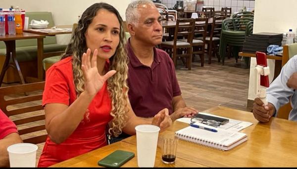 Rosângela Santos convida imprensa e confirma sua pré candidatura a prefeitura de Embú 